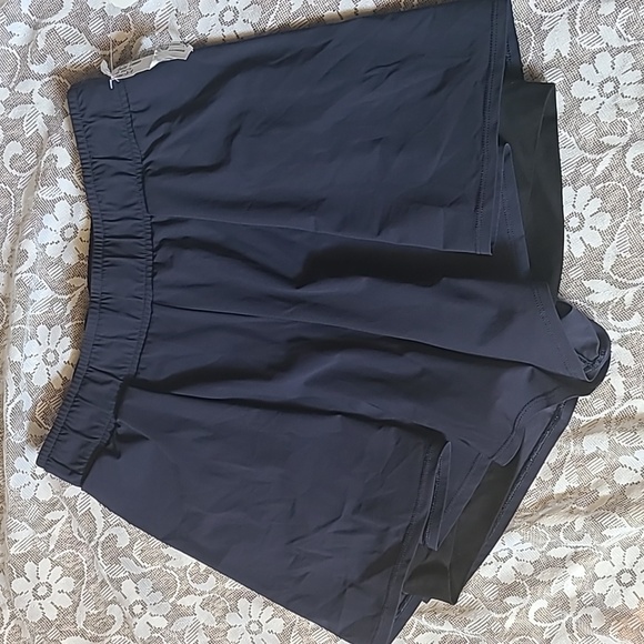 Lululemon 3/4 womens 2 layer sport shorts - Picture 6 of 8